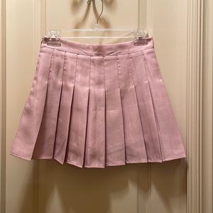 Baby pink pleated skirt